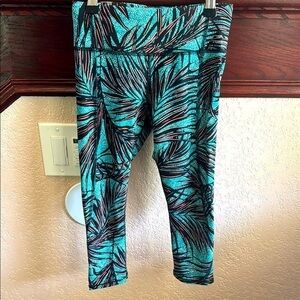 Lululemon Womens Size 2 but Runs SML Tropical Print Fitness Leggings 3/4 Length